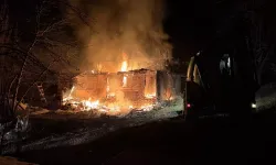 Yangında ev ve depo kullanılamaz hale geldi