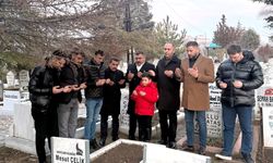 Ülkücüler, merhum Mesut Çelik’i kabri başında andı