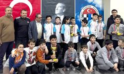 Okullu Küçükler Satranç’ta kupalar sahiplerini buldu