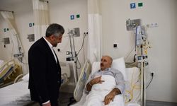 Başhekim Gömeç'ten kanser hastalarına ziyaret