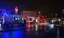 Akaryakıt istasyonunun duvarına çarptılar