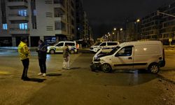 İkbal Kavşağı'nda kazada 3 kişi yaralandı