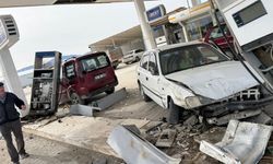 Direksiyon hakimiyetini kaybeden sürücü benzin istasyonuna daldı