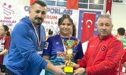 Hentbol turnuvasında kupalar sahiplerini buldu