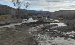 Ulaşıma kapanan yolda ulaşım geçici köprüden sağlanacak