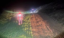 Çamura saplanan araçta mahsur kalan aileyi AFAD kurtardı