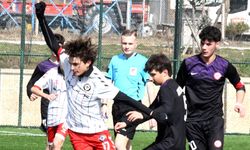 U 14 ve U 15 play-off biletini aldı