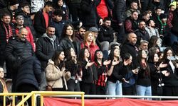 Bayan taraftarlardan tam destek