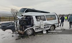 Yolcu otobüsü ile çarpıştı: 2 yaralı