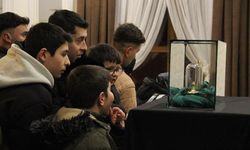 Kadir Gecesi'nde kutsal emanetlere yoğun ilgi