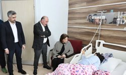 Onkoloji Servisi’ndeki hastalara moral ziyareti