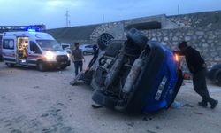 Kontrolden çıkarak köprü korkuluklarına çarptı