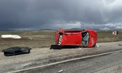 Devrilen otomobildeki 3 kişi yaralandı