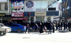 Baba-oğul 100 kasa ücretsiz balık dağıttı