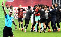 Takımın yarısı kart gördü