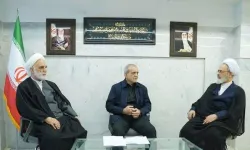 İran'ın yeni dini lideri seçildi!