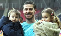 Kaleci Sehiç sevincini çocukları ile yaşadı