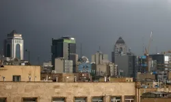 ABD-İsrail Tahran'da petrol depolarını vurdu sokaklar karardı kül yağdı halka maske takın uyarısı