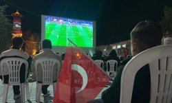 Sungurlu'da Kosova-Türkiye maçı dev ekranlardan izlendi
