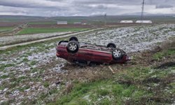 Gizli buzlanma sebebiyle kontrolden çıkan araç ters döndü