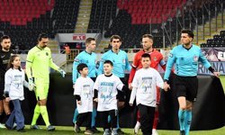 Çorum FK Otizm gününü unutmadı