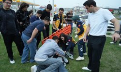 Yaralı sürücünün yardımına vatandaşlar koştu