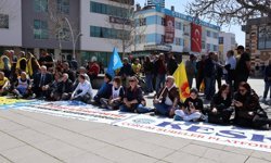 Oturma eylemi yaptılar