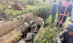 Traktör devrildi: 2 yaralı