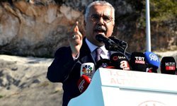 'Biz onların yaptığı gibi eşek heykeli açmıyoruz'