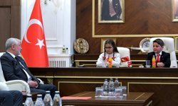 Başkan Aşgın koltuğunu öğrencilere devretti