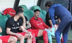 Orta parmağı çıktı