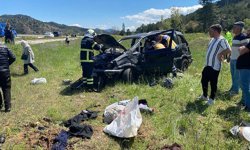 D100 kara yolunda otomobil devrildi