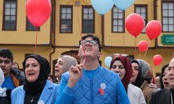 Otizm farkındalık yürüyüşü yapıldı
