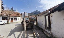 Ömrünü tamamlamıştı, yıkılıyor