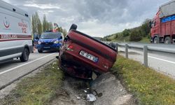 Yoldan çıkan otomobil takla attı