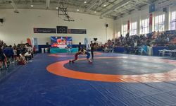Olimpiyat şampiyonları anısına güreş turnuvası düzenlendi