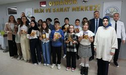 Çorum'da yazarlık eğitimi alan öğrenciler kendi kitaplarını yazıyor