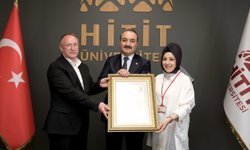 Kızılay'dan HİTÜ'ye gümüş madalya