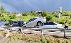 Zincirleme kazada bir araç diğer aracın üzerine çıktı