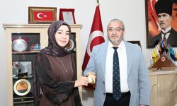 Cemil Çağlar’dan Türkiye  birincisi öğrenciye ödül