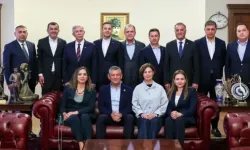 CHP'li Büyükşehir Belediye Başkanları'ndan, Özgür Özel'e destek açıklaması