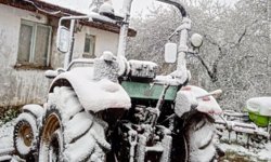 Çorum'da bu köy güne karla uyandı