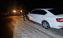 Bu yola dikkat, 5 aracın lastiği patladı