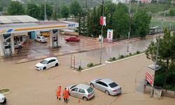 Sağanak ve dolu iki ilçeyi vurdu