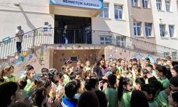 Çorumlu öğretmen alkışlarla veda etti