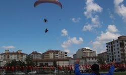 19 Mayıs'a özel paraşüt gösterisi