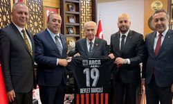 Bahçeli’ye Çorum FK forması hediye edildi