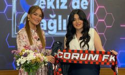 Ünlü mankene Çorum FK forması hediye etti