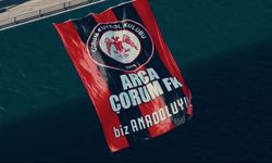 Çorum FK bayrağı FSM Köprüsü'nde