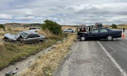 Çorum'da çarpışan iki otomobildeki 5 kişi yaralandı